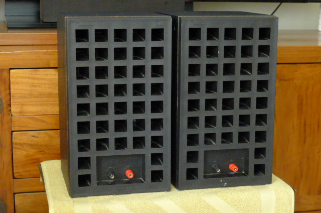 B&W DM302 Bookshelf Loudspeaker system (Used) SOLD P1110337