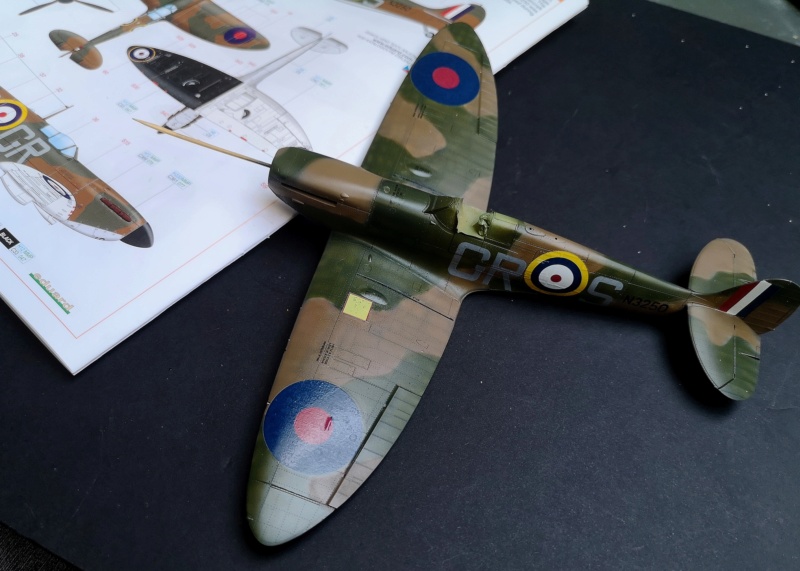 *1/48  Spitfire Mk 1   Eduard - Page 4 Img_2091
