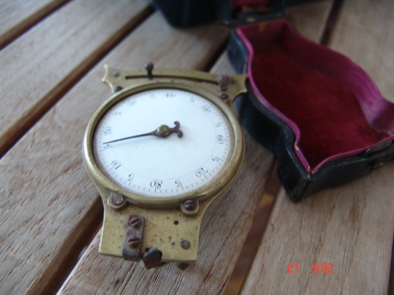 Outil ancien à cadran (instrument de mesure genre micromètre ) Dsc04917