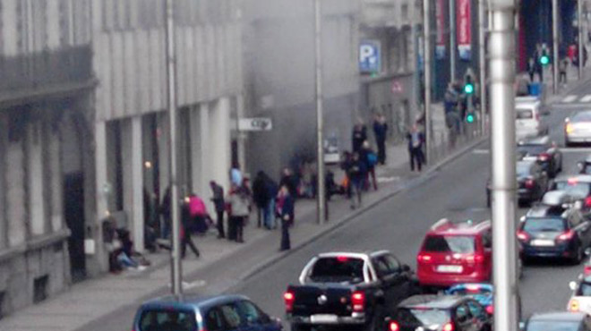 Plusieurs explosions à l'aéroport de Zaventem et dans le centre de Bruxelles (22/03/2016 + photos) 19604210