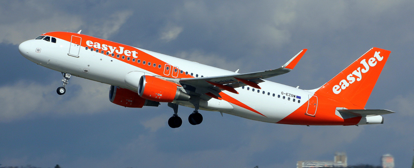 STR 03/2016 Easyjet 320 mit sharklets und new colours Img_3314