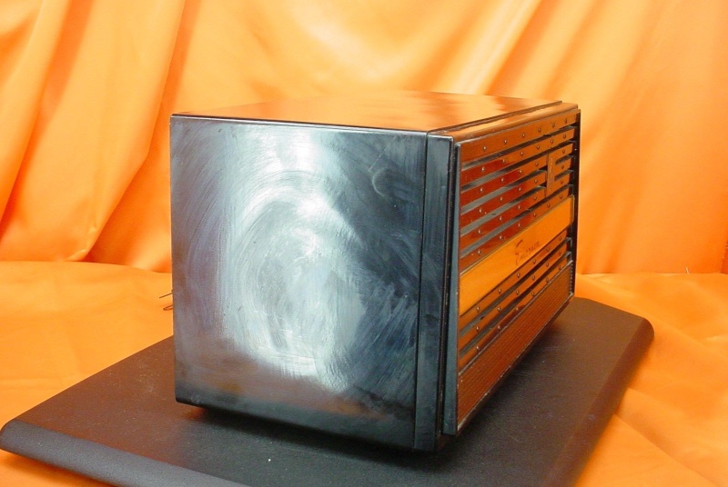EMERSON 832B Cabinet TUBE RADIO - 1955 232
