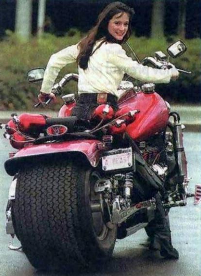 No limit à l'imagination pour les motos, Humour of course! - Page 7 00000043