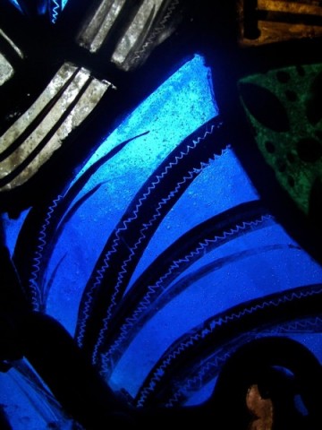 Une recherche sur le magnifique "bleu de Chartres". Bv6-tr10