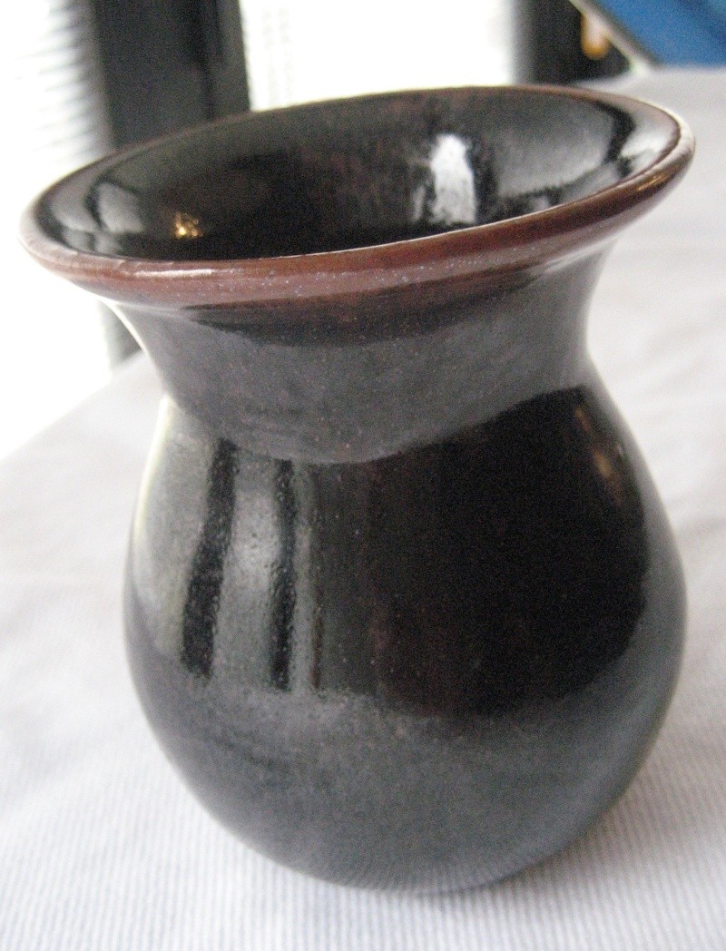 Small Bulbous Vase, TM mark - Margaret Teasdale? Img_2915