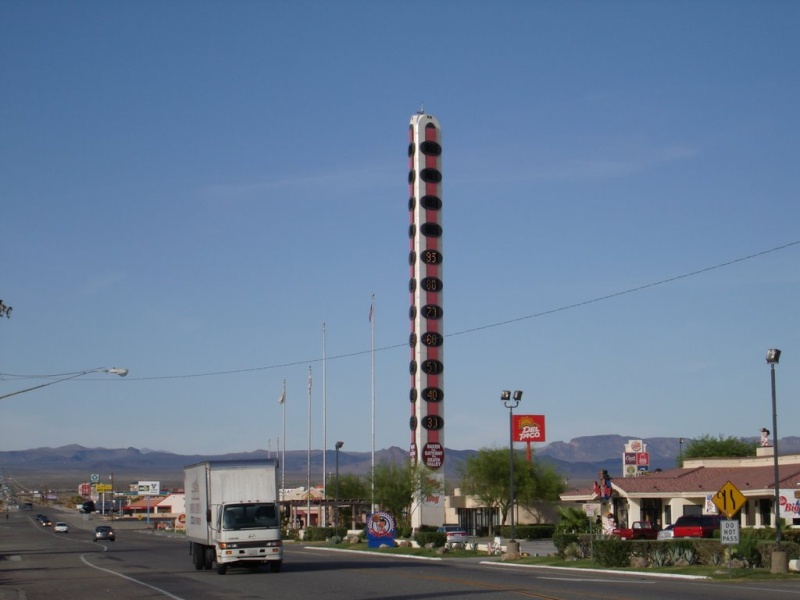 Le plus grand thermomètre au monde, à Baker (Death Valley) en Californie, États-Unis. 25285910