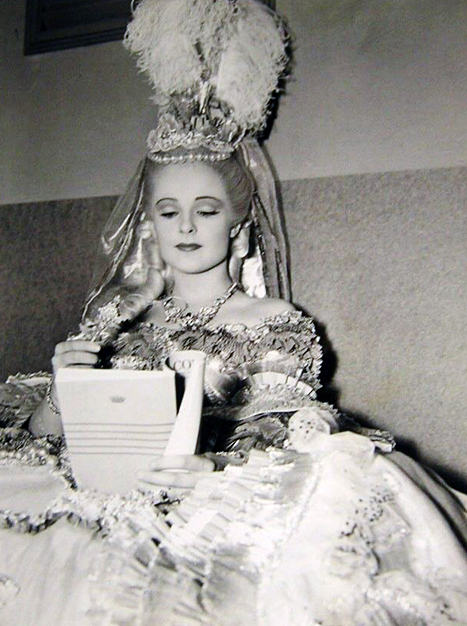 Marie Antoinette avec Norma Shearer (Van Dyke) - Page 9 Tumblr10
