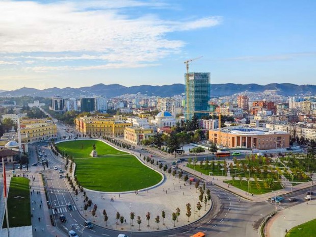 Një tjetër shtet i heq vizat për shqiptarët Tirana10