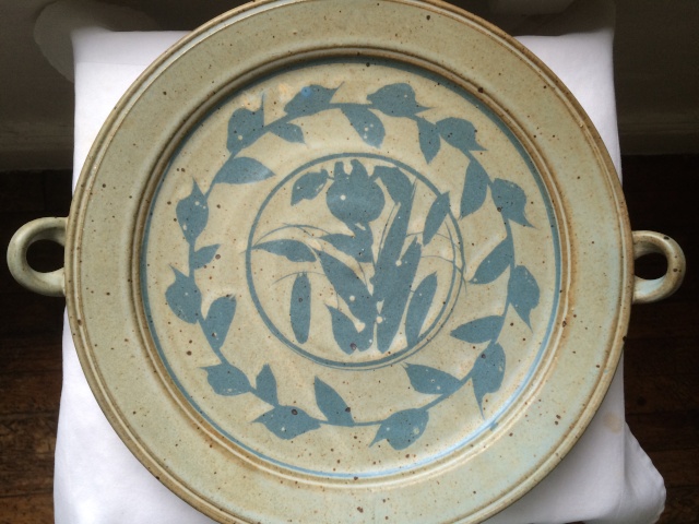  stoneware plate with handles - Alan Patrick, Bethel Pike Pottery, Albany,  Img_2021