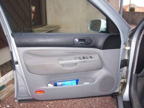VW Golf IV SDI an 1999 ] Démontage intérieur de porte avant (résolu)