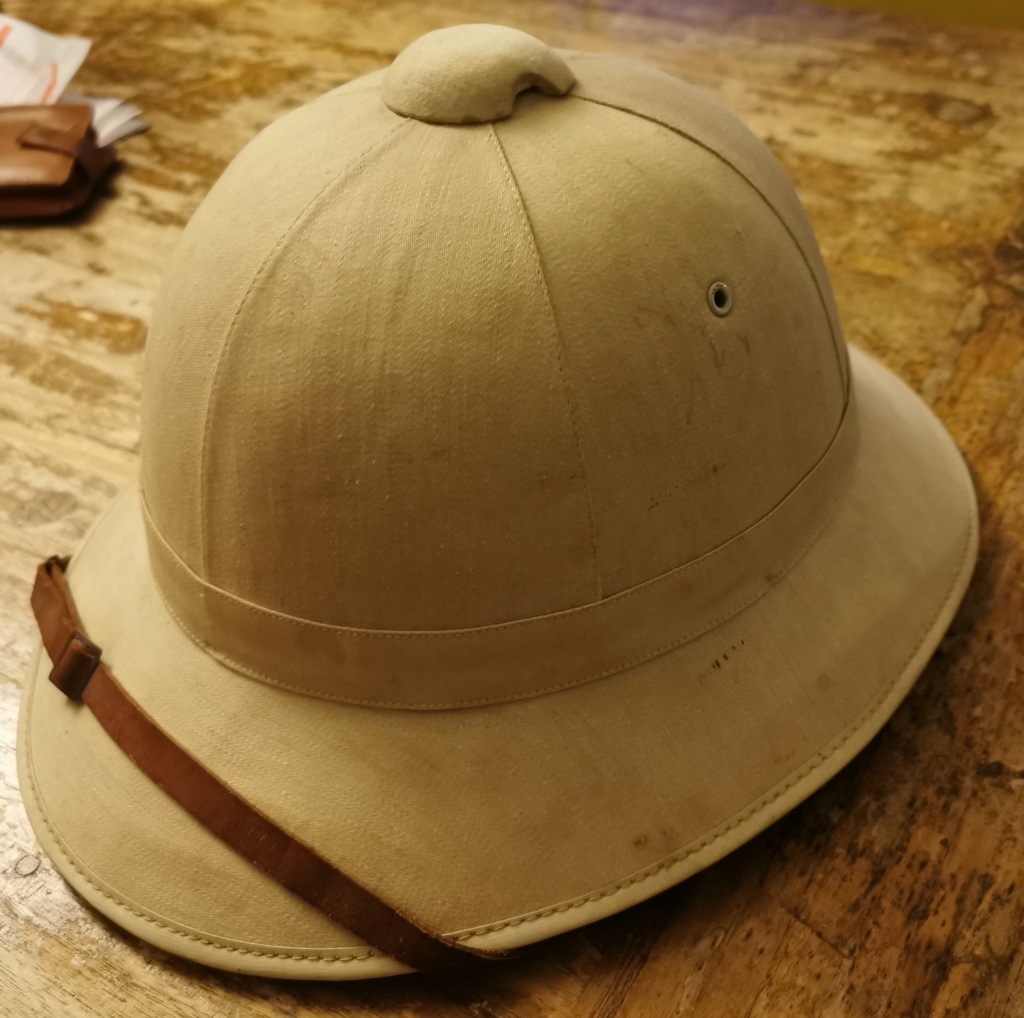 Un classique casque colonial modèle 1931, mais... Img_2176