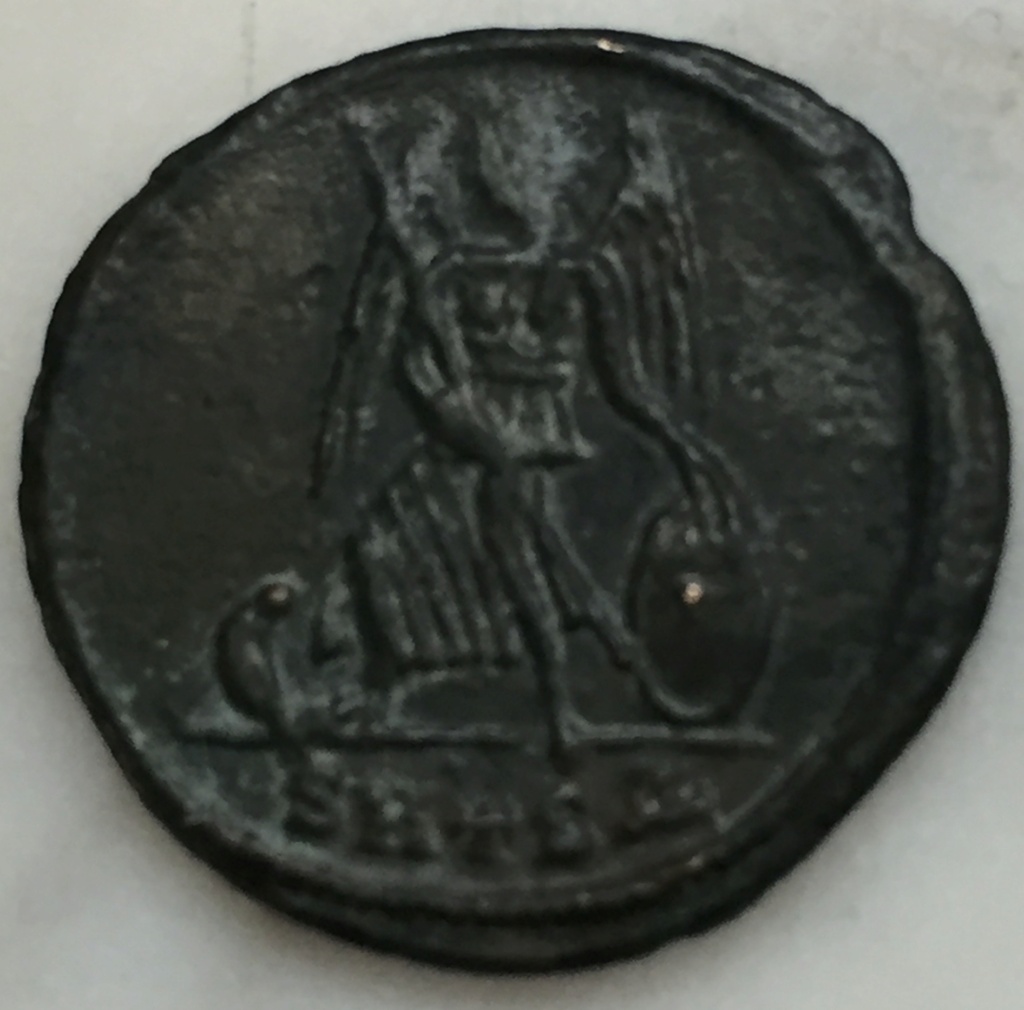 AE3 conmemorativa de Constantinopolis. Victoria estante a izq. sobre proa. Tesalónica.. Img_e011