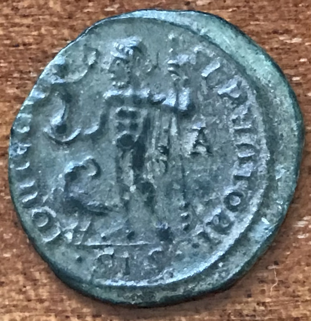 Nummus de Licinio I. IOVI CONSERVATORI. Júpiter a izq. Siscia Img_e428