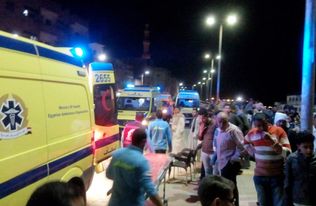 إنقلاب سيارة ربع نقل على الطريق الإقليمي بالشرقية أسفر عنه مصرع عامل وإصابة 11 آخرين  A133