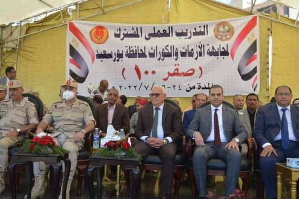 محافظ بورسعيد وقائد قوات الدفاع الشعبي والعسكري يشهدان  اصطفاف معدات محافظة بورسعيد  A499