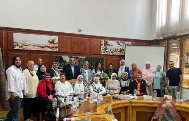 داليا حنفى تناقش خطة عمل فرع  المجلس القومى للمرأة ببور سعيد مع مقررة فرع بورسعيد و الاعضاء  A684