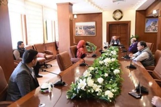 محافظ بورسعيد يعقد اجتماعا بمجموعة إدارة ازمة كورونا  A_o14