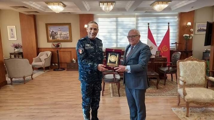 محافظ بورسعيد يستقبل قائد القوات البحرية  Aa391