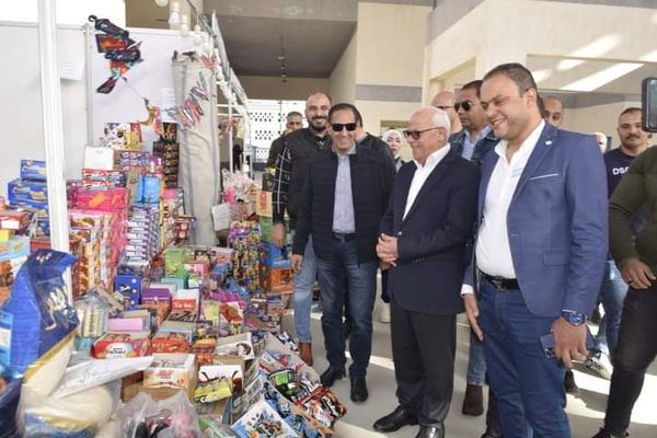 محافظ بورسعيد يتفقد معرض "أهلا رمضان" المقام داخل بازار بورسعيد الجديد Aa801