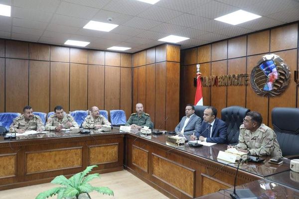 نائب محافظ المنيا يستقبل وفد من المنطقة المركزية العسكرية لدعم أوجه التعاون المشترك بين المنطقة والمحافظة Aaao564