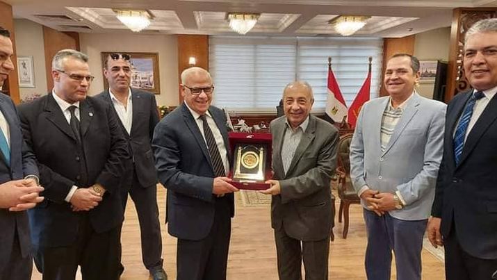 محافظ بورسعيد يستقبل رئيس النقابة العامة للمهندسين  Aaaoo98