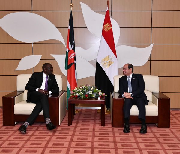 السيسي يلتقى بالرئيس ويليام روتو رئيس جمهورية كينيا على هامش انعقاد قمة تجمع الكوميسا Aaie79