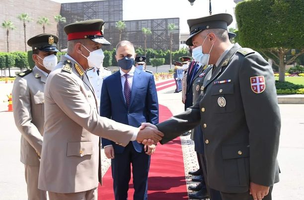 وزير الدفاع والإنتاج الحربى  يلتقى بنائب رئيس الوزراء ووزير الدفاع بجمهورية صربيا  Aaio85