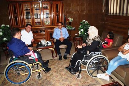 محافظ شمال سيناء يلتقى بجمعية العزيمة لذوى الاحتياجات الخاصة Aao52