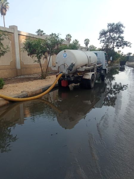 رئيس حى ثانى المحله الكبرى يوجه بسرعة رفع تجمعات المياة من شارع جمال عبد الناصر بمنشية البكرى  Aao902