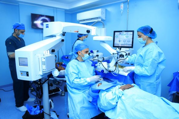 مؤسسة بصيرة تجرى 311 عملية لجراحات العيون بالمجان للأسر الأولى بالرعاية  Aaoo613
