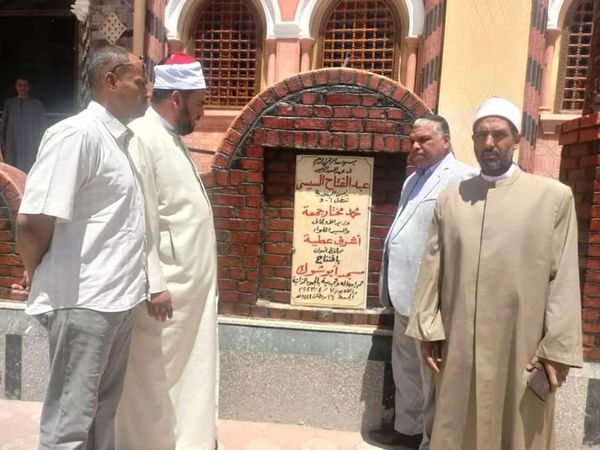 بتكلفة 6 مليون جنيه رئيس مدينة أسوان يفتتح مسجد أبو شوك  Aayc32