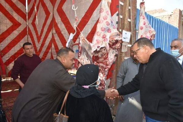 تنفيذاً لمبادرة محافظة الشرقية لمكافحة الغلاء وتحت شعار ( في حب مصر) تخفيض سعر اللحوم  Aayia22