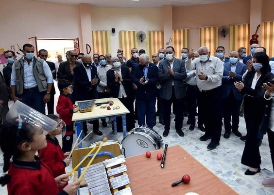 رئيس الوزراء يتفقد المدرسة المصرية اليابانية بالوادى الجديد Aie20