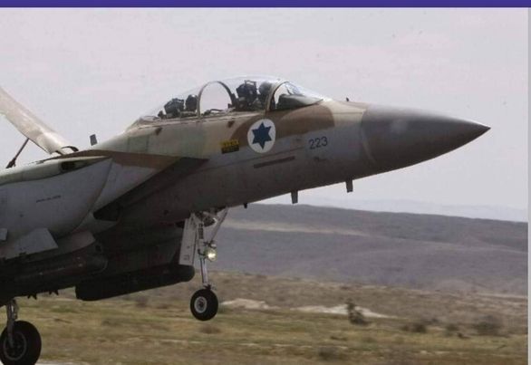 طيارون إسرائيليون يقفزون من طائرة F15 على اثر حدوث خلل فنى بها  Aio499