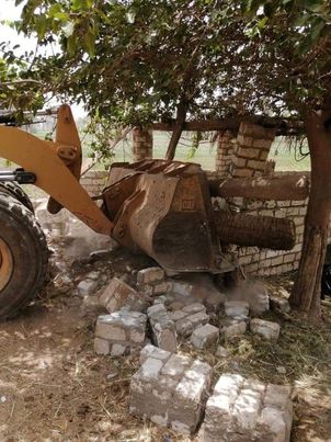 إزالة 8 حالات تعدي على الأرض الزراعية ببنى مزار Ao175