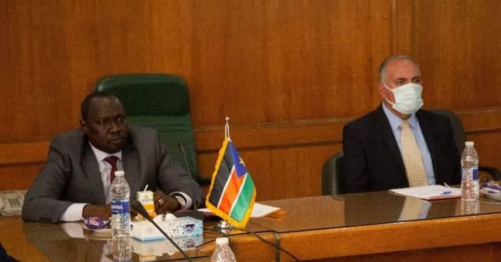 وزير الري يبحث مع نظيره الجنوب سوداني تعزيز التعاون بين البلدين Ao193