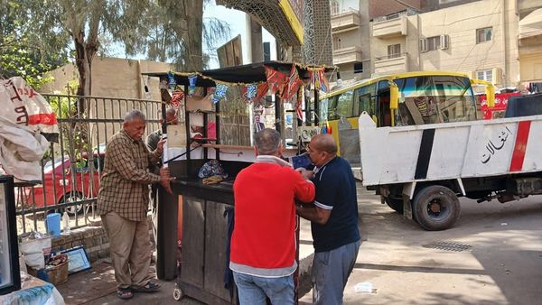 رئيس حي أول المحلة الكبرى يتابع أعمال رفع الإشغالات المخالفة  Ao873