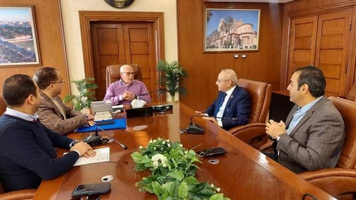 محافظ بورسعيد يلتقي أعضاء مجلس النواب والشيوخ بديوان عام المحافظة  Aoa234