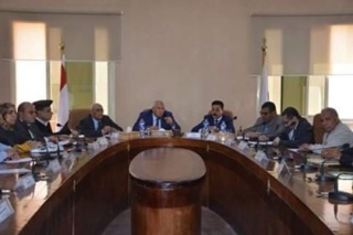 محافظ الوادةى الجديد يعقد اجتماعا موسعا مع الجهات المعنية لموجهة فيروس كورونا المستجد  Aoa24
