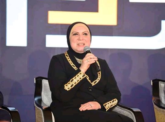 وزيرة التجارة والصناعة - الدولة المصرية تولي اهتماماً بالغاً ببناء قدرات المواطن المصري  Aoaoa161