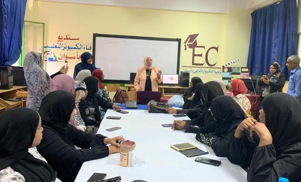 فرع المجلس القومى يتابع تنظيم الدورات التدريبية والندوات التوعية المجتمعية ضمن فعاليات المشروع القومى لتنمية الأسرة المصرية Aocoo31