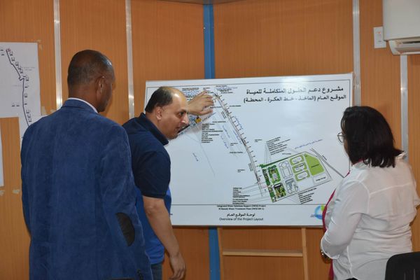 الوكالة الامريكية للتنمية الدولية تجرى متابعة أعمال مشروع محطة مياه الهنادي جنوب الأقصر Aocoo34