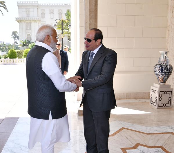 السيسي يستقبل السيد ناريندرا مودي رئيس وزراء الهند  في قصر الاتحادية Aoo557