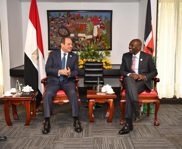  السيسي يلتقى الرئيس ويليام روتو رئيس جمهورية كينيا Aoo571