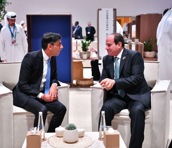 السيسى يلتقى بالرئيس الفرنسى ماكرون و ريشى سوناك رئيس وزراء بريطانيا وعدد ا من القادة والزعماء على هامش أعمال "الدورة الـ٢٨ لمؤتمر أطراف اتفاقية الأمم المُتحدة الإطارية لتغير المناخ" في دبي Aoo705