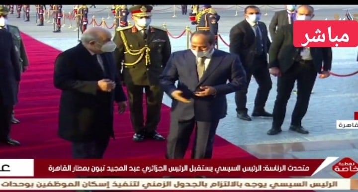 الرئيس السيسي يستقبل الرئيس الجزائري بمطار القاهرة Aoo_io10