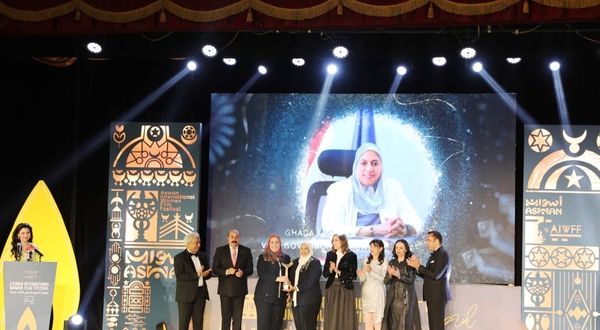 وزراء الثقافة والتضامن الإجتماعى ومحافظ أسوان يفتتحوا فعاليات مهرجان أسوان الدولى الثامن لأفلام المرأة  Aooy48