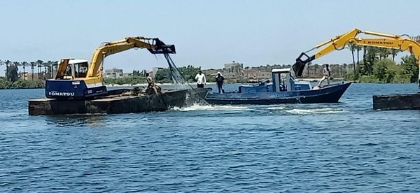 دمياط - حملة مكبرة لإزالة التعديات على نهر النيل تسفر عن إزالة ١٣ حالة تعدى لاقفاص سمكية و ١٠ أكشاك  Ayaao92