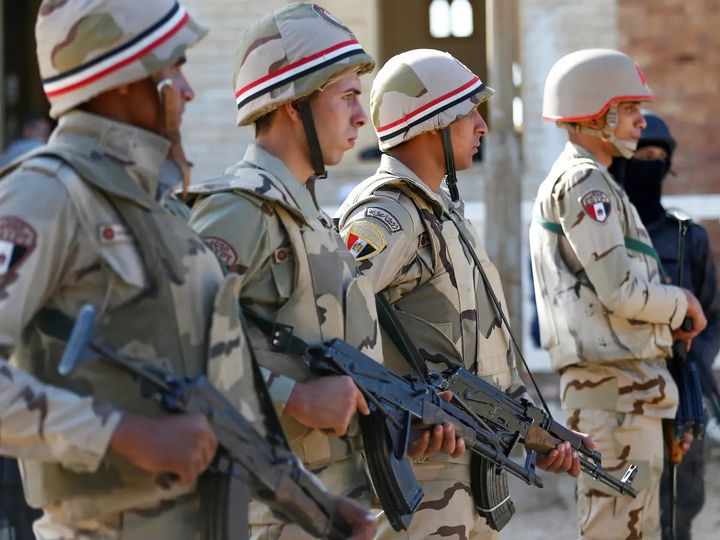 محافظ أسوان ينعى شهداء الوطن من رجال القوات المسلحة  Ayo310