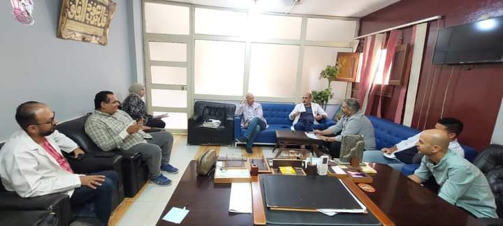 وكيل وزارة الصحة بالشرقية يناقش تطوير الخدمة بالعمليات أثناء زيارته لمستشفى الزقازيق العام  Ayo580